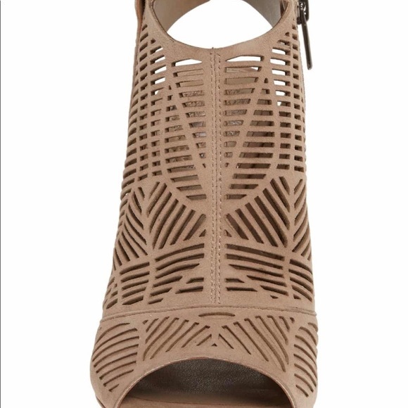 Vince Camuto Women’s Kimora Cutout Shield Sandal Size: 6.5 ColorWild MushroomNWT - Picture 6 of 16